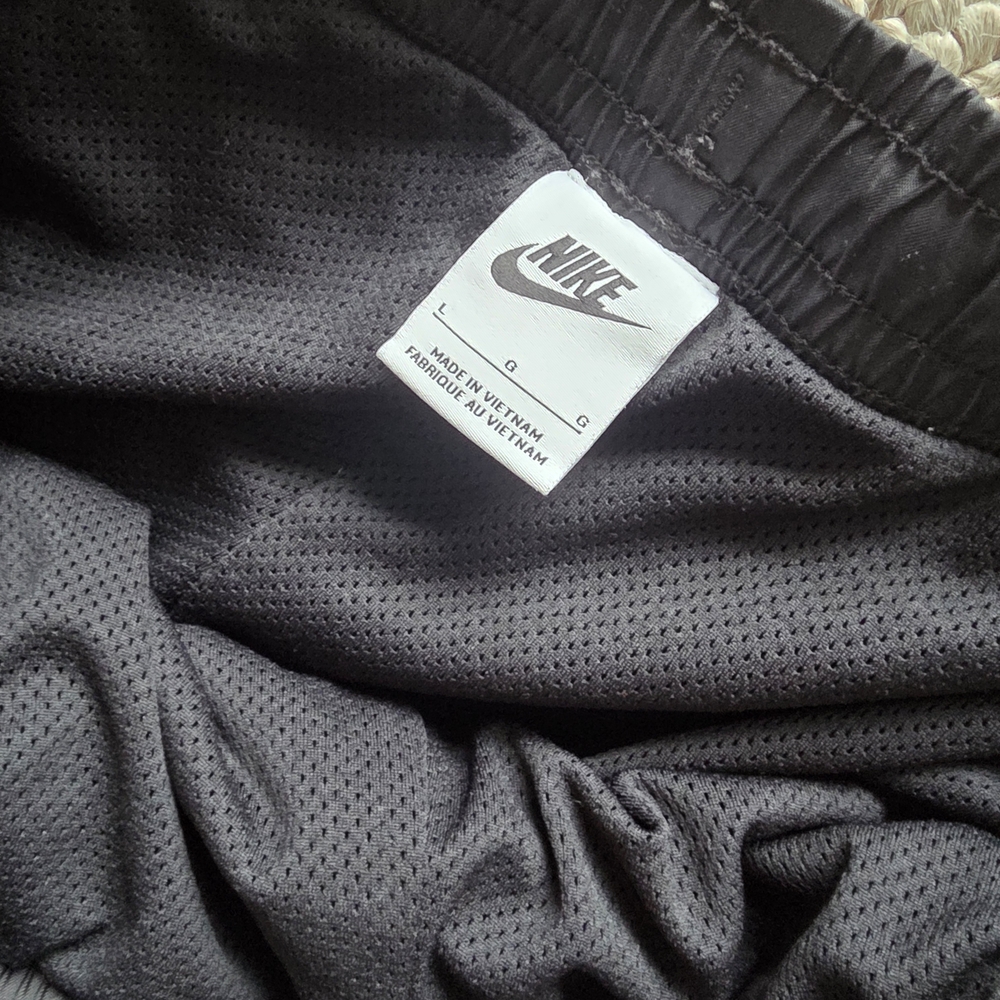 Nike Black Athletic Shorts - Picture 2 of 5